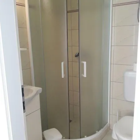 Гостьовий будинок Privat With Privat Bathroom David Хвар